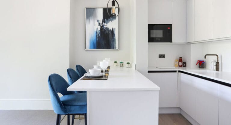 Özdekor Hanex Solid Surface Beyaz Mutfak Adası Tasarımı