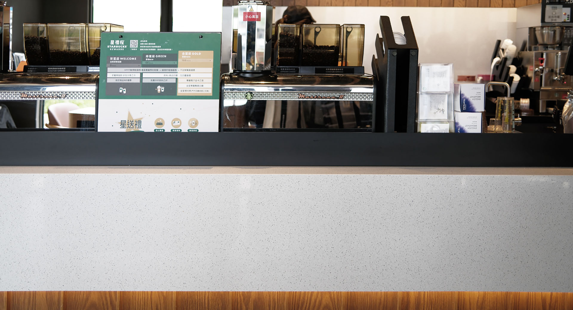 Özdekor Hanex Solid Surface Starbucks Cafe Servis Bankosu Uygulaması
